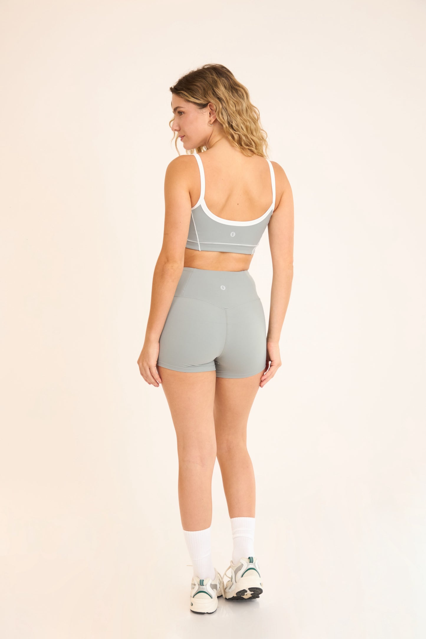 Leia Short 3" - Silver