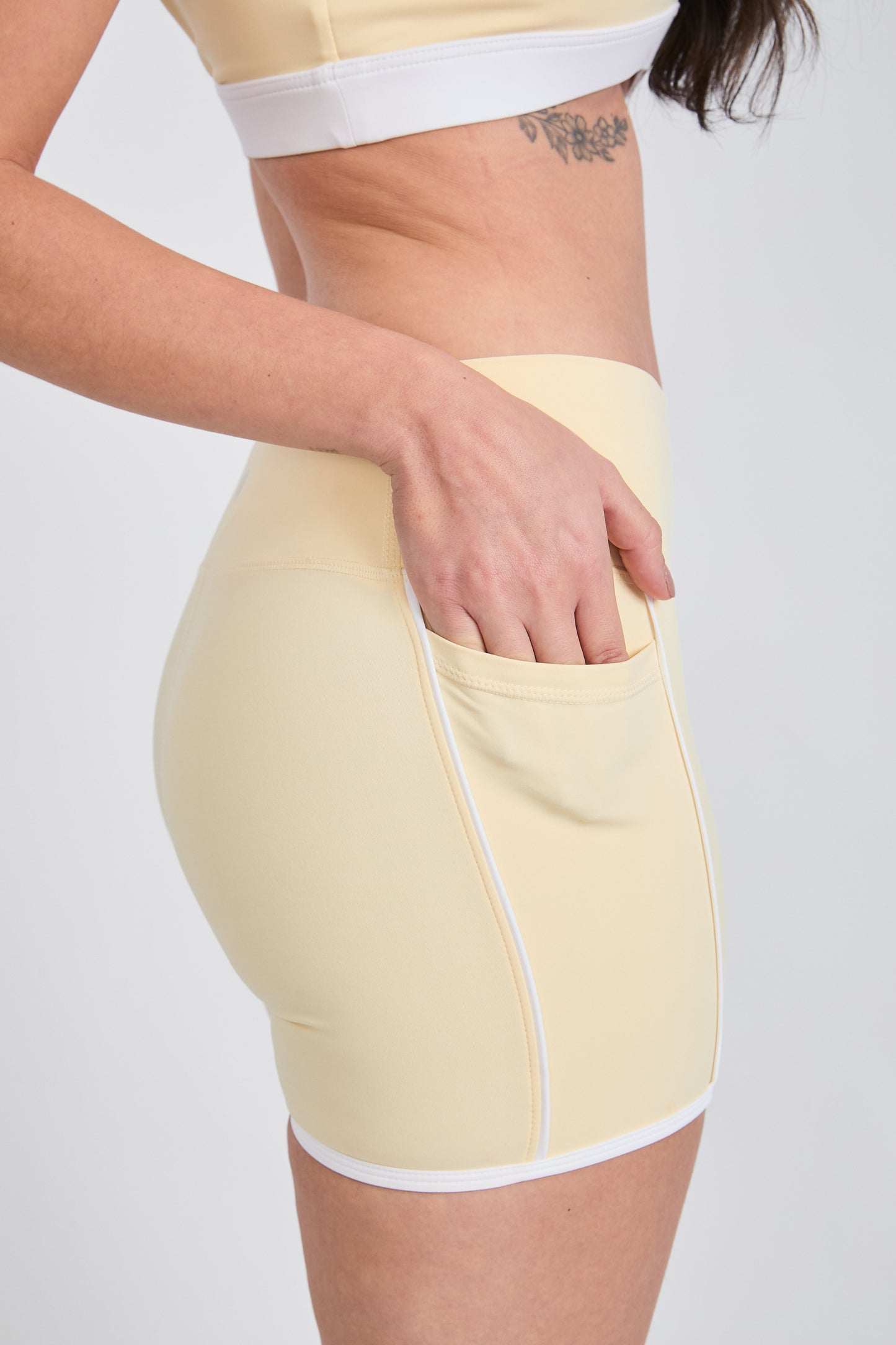 Short Kaia 4" - Butter Yellow