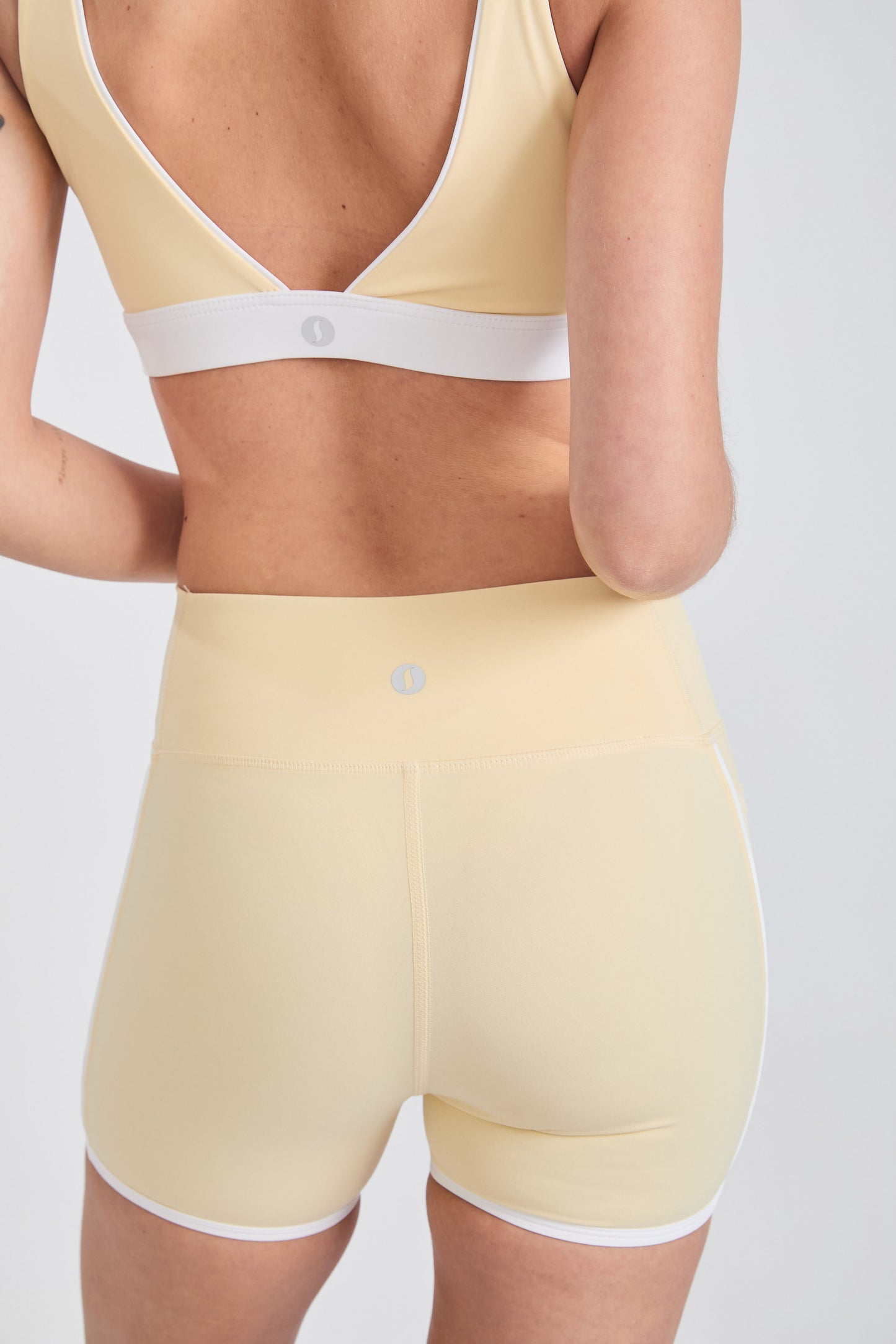 Short Kaia 4" - Butter Yellow