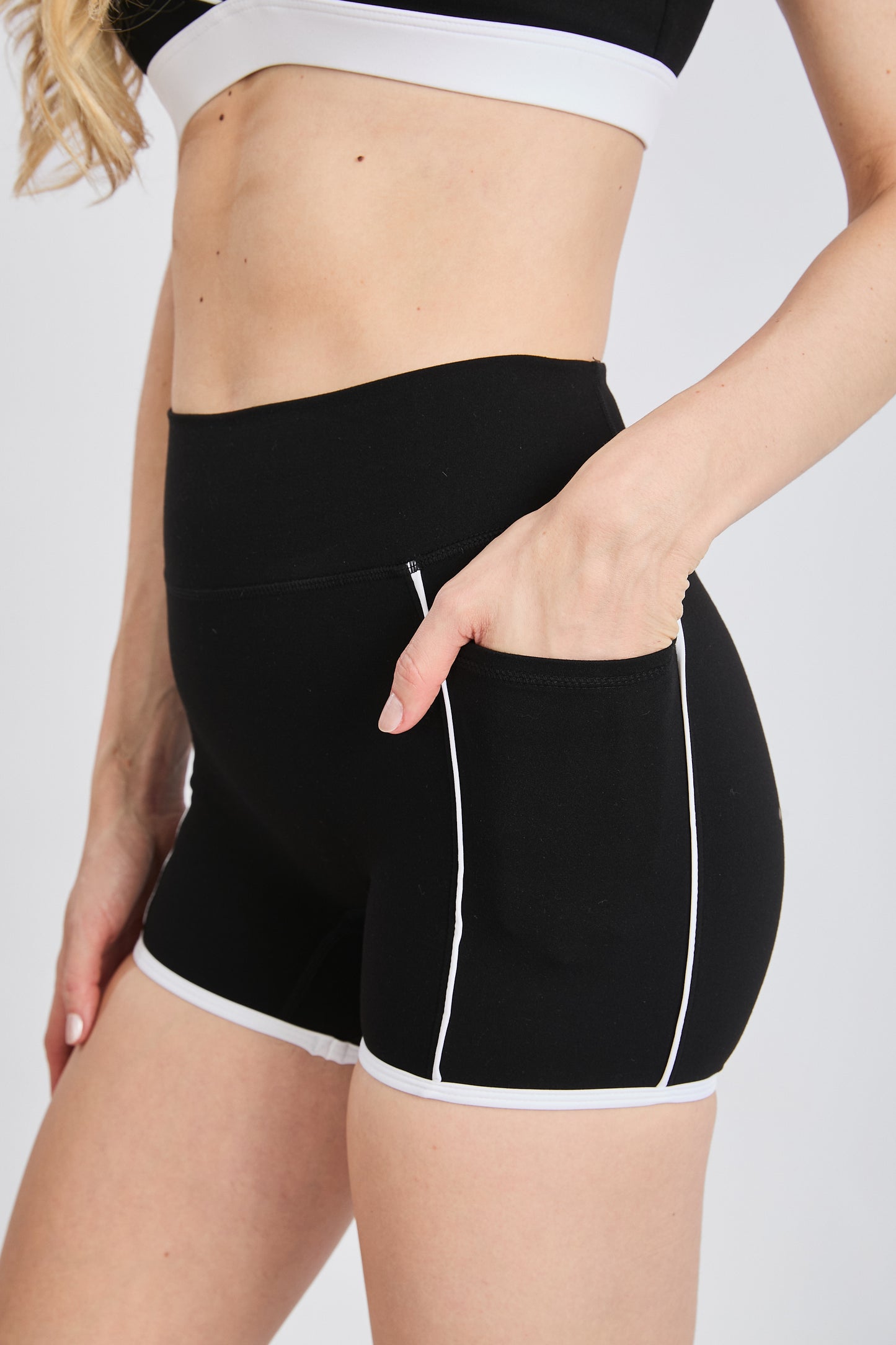 Short Kaia 4" - Black